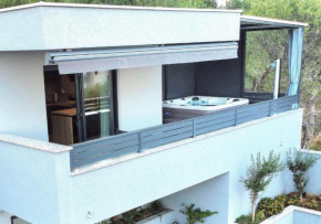 Holiday Home Vučko with Jacuzzi